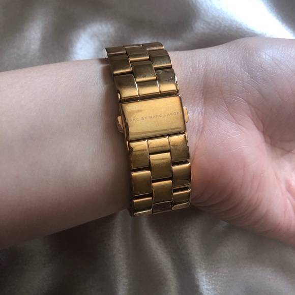 Marc Jacobs Women’s Rose Gold Watch - Picture 4 of 8